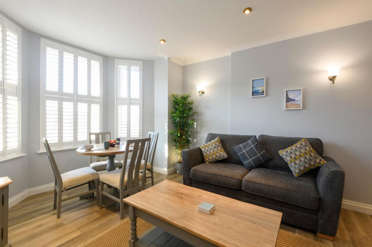 Beachcombers Apartments New Quay Exteriör bild
