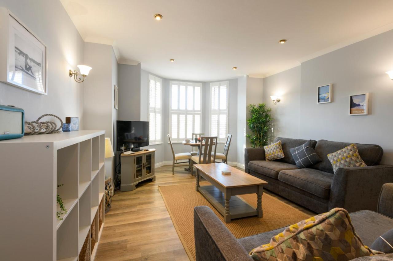 Beachcombers Apartments New Quay Exteriör bild