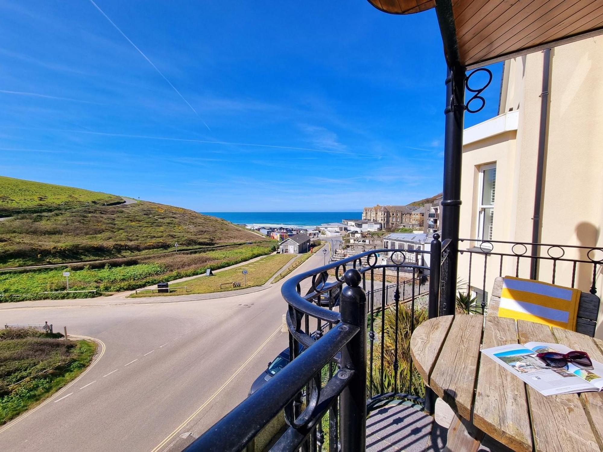 Beachcombers Apartments New Quay Exteriör bild